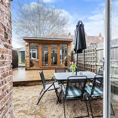 Beautiful 4 Bedroom House By The River Southampton Exterior photo