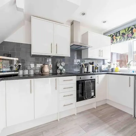 Beautiful 4 Bedroom House By The River Southampton Exterior photo